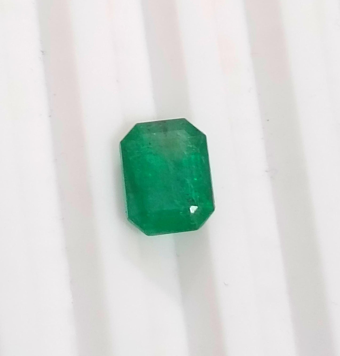 2.38ct Swat Emerald , 100% Natural Earth Mined Gem.