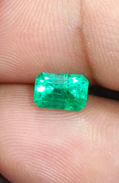 GSI Certified 1.32ct Vivid Green Colombian Emerald , 100% Natural Earth Mined Gemstone