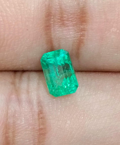 GSI Certified 1.32ct Vivid Green Colombian Emerald , 100% Natural Earth Mined Gemstone