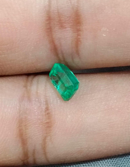 GSI Certified 1.32ct Vivid Green Colombian Emerald , 100% Natural Earth Mined Gemstone