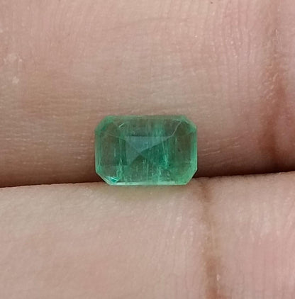 0.99ct Bright Green Emerald , 100% Natural Earth Mined Gemstone