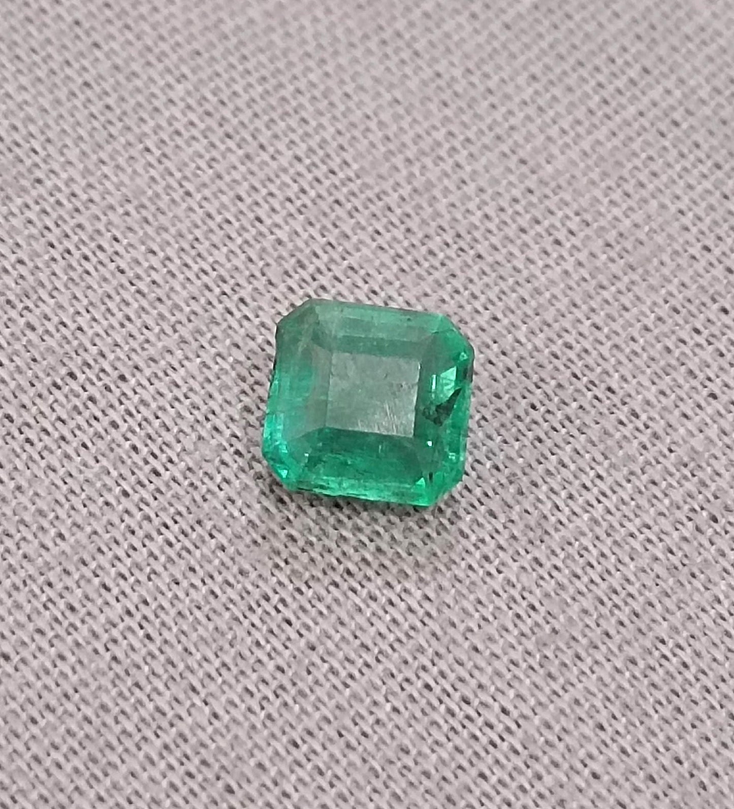 1.02ct Medium Intense Green Emerald , 100% Natural Earth Mined Gem.