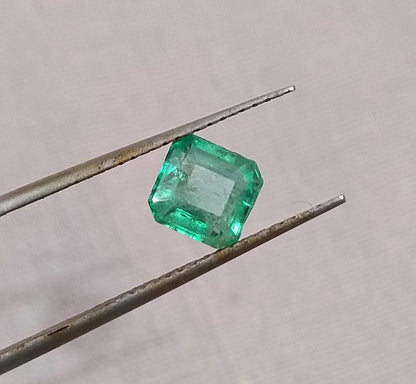 1.02ct Medium Intense Green Emerald , 100% Natural Earth Mined Gem.