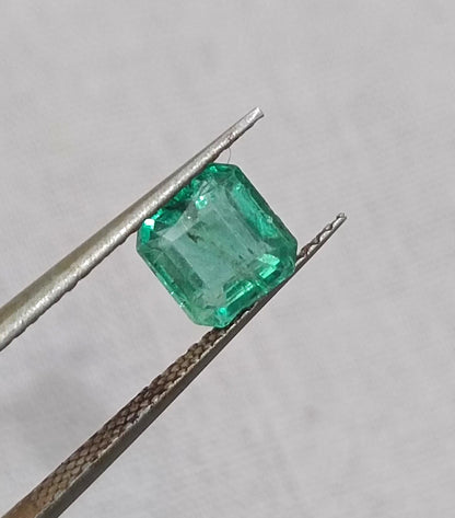 1.02ct Medium Intense Green Emerald , 100% Natural Earth Mined Gem.