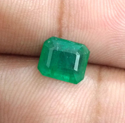 2.15ct Medium Vivid Green Swat Emerald , 100% Natural Earth Mined Gemstone