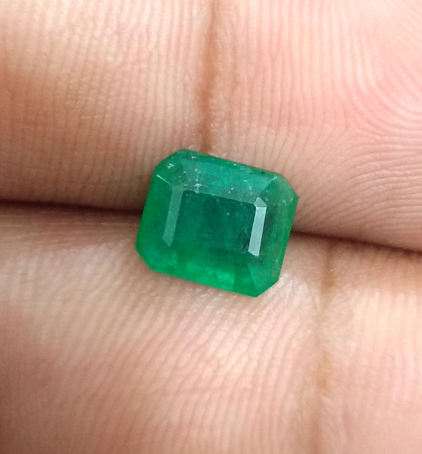 2.15ct Medium Vivid Green Swat Emerald , 100% Natural Earth Mined Gemstone