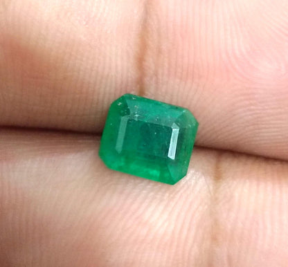 2.15ct Medium Vivid Green Swat Emerald , 100% Natural Earth Mined Gemstone