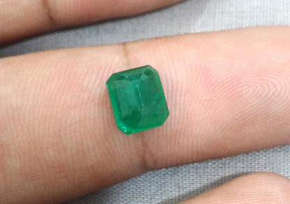 2.15ct Medium Vivid Green Swat Emerald , 100% Natural Earth Mined Gemstone