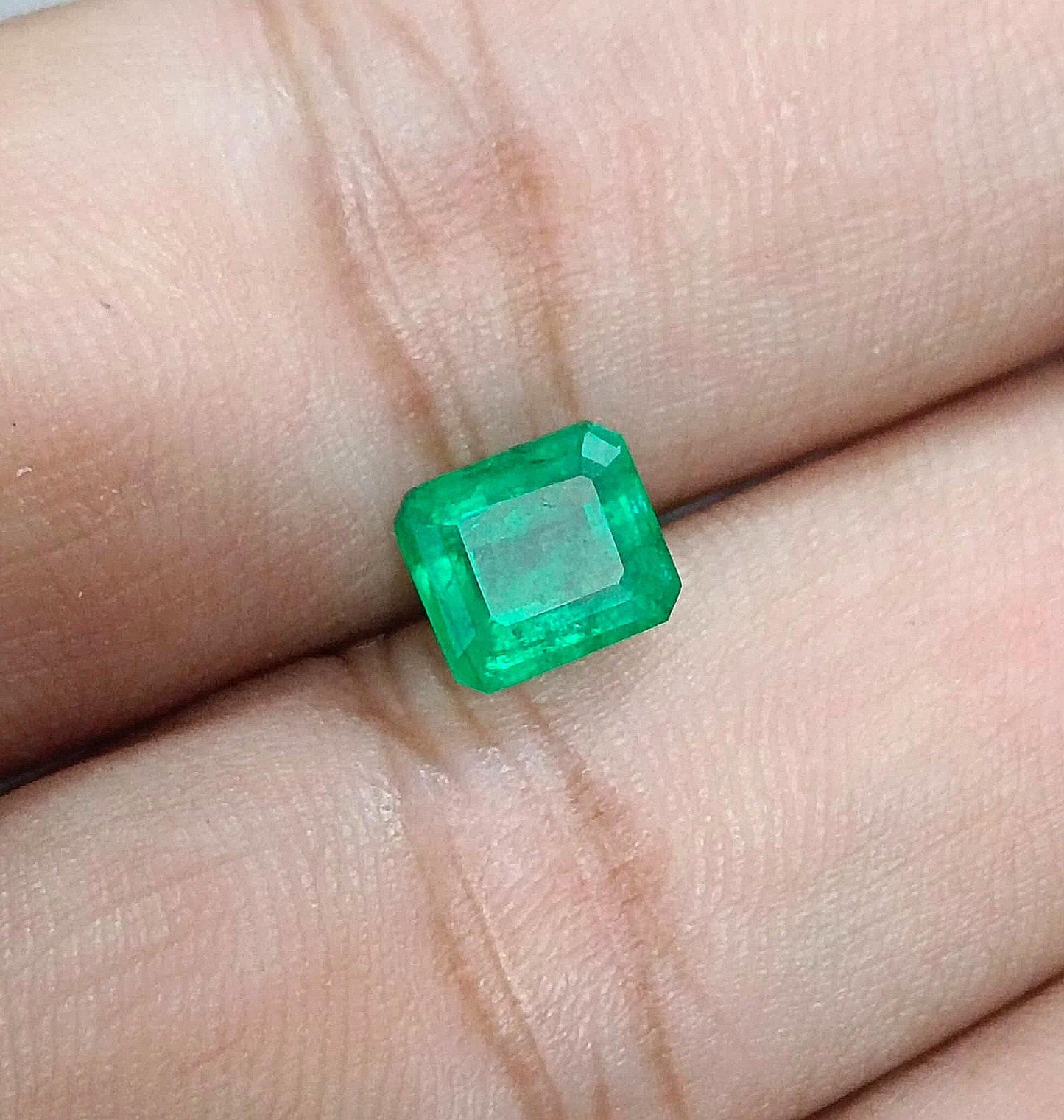 GSI Certified 1.68ct Velvet Green Swat Emerald , 100% Natural Earth Mined Gemstone