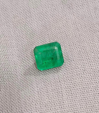 GSI Certified 1.68ct Velvet Green Swat Emerald , 100% Natural Earth Mined Gemstone