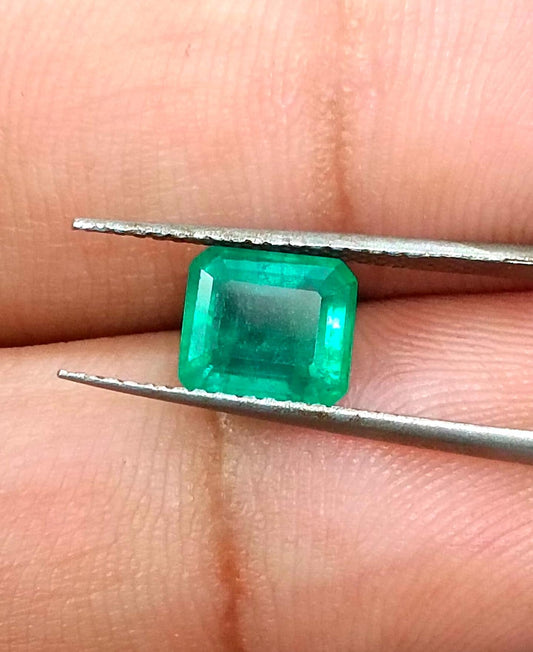 1.45ct Velvet Green Swat Emerald , 100% Natural Earth Mined Gemstone