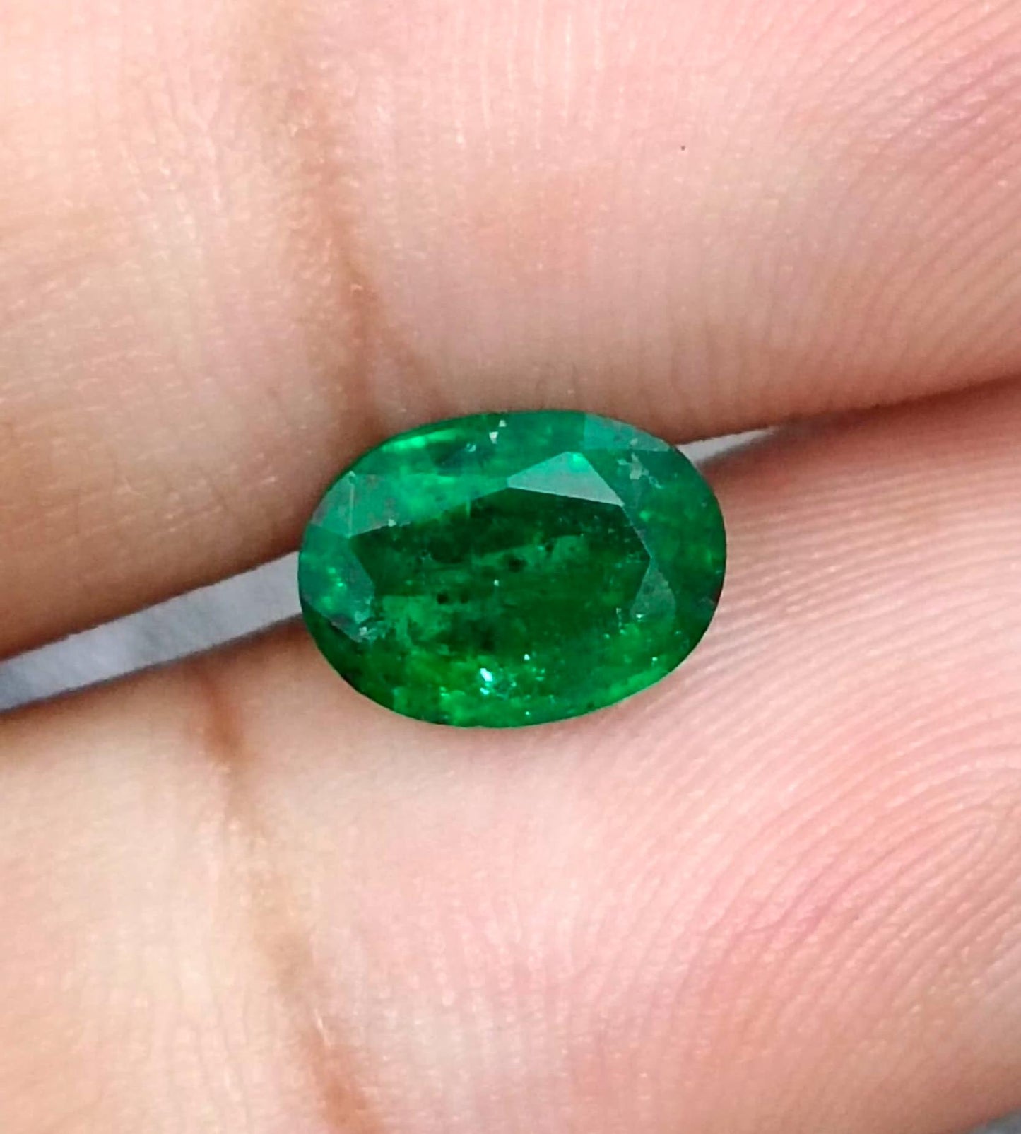 GSI Certified 1.46ct Vivid Deep Swat Emerald , 100% Natural Earth Mined Gemstone