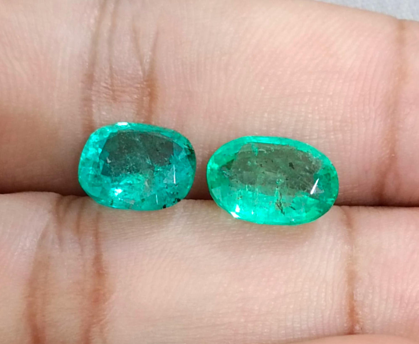 6.71ct/ 2 pcs Zambian Emeralds , 100% Natural Earth Mined Gemstones.