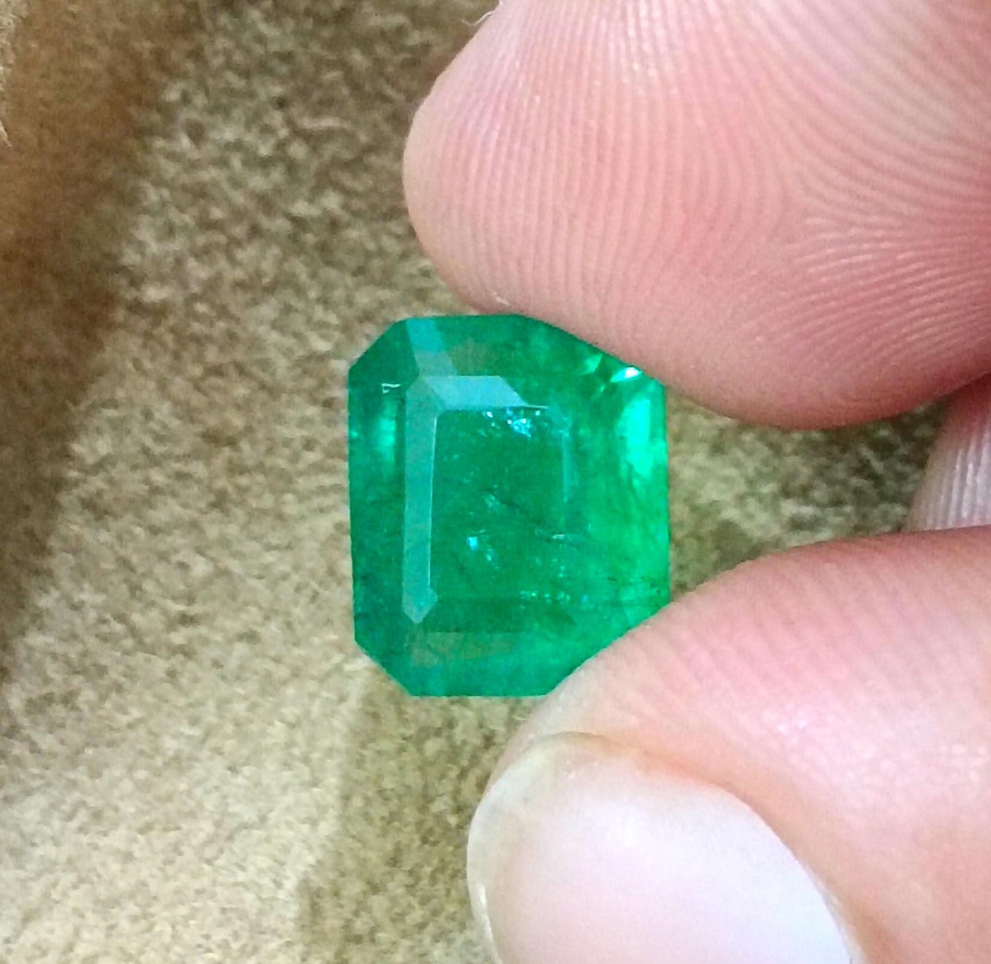 4.12ct IGI Certified Vivid Green Emerald Cut Swat Emerald, 100% Natural Earth Mined Gemstone.