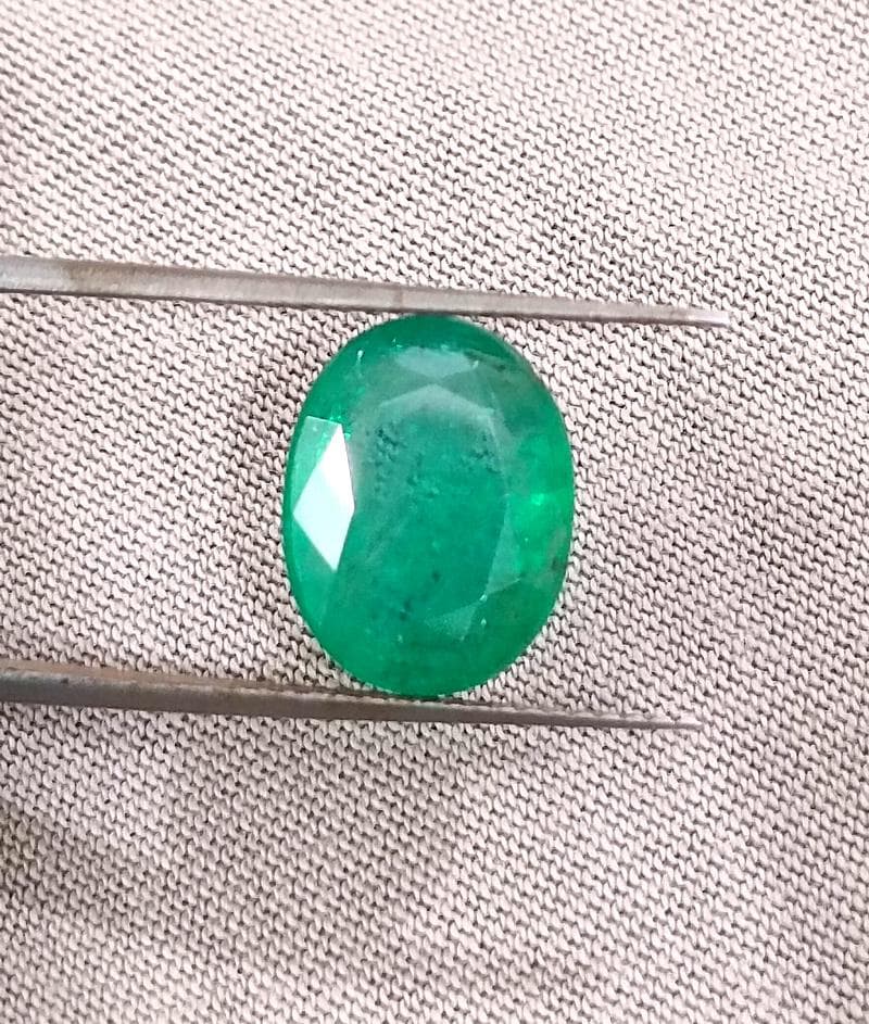 4.09ct IGI Certified Velvet Green Swat Emerald, 100% Natural Earth Mined Gemstone