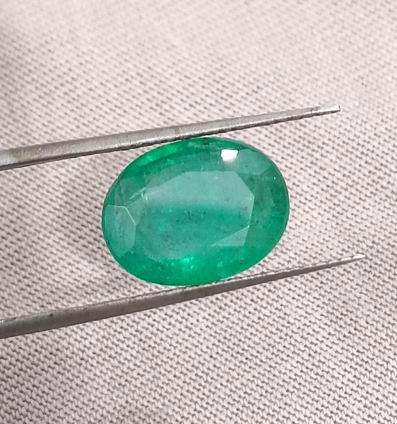 4.09ct IGI Certified Velvet Green Swat Emerald, 100% Natural Earth Mined Gemstone