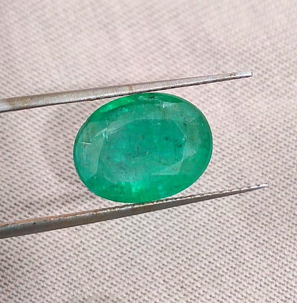 4.09ct IGI Certified Velvet Green Swat Emerald, 100% Natural Earth Mined Gemstone