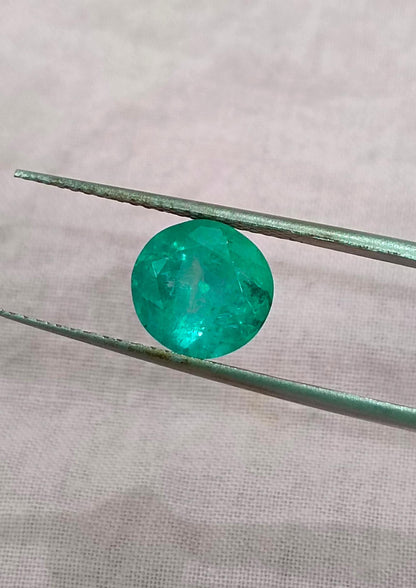 GSI Certified 2.37ct Colombiam Emerald, 100% Natural Gemstone