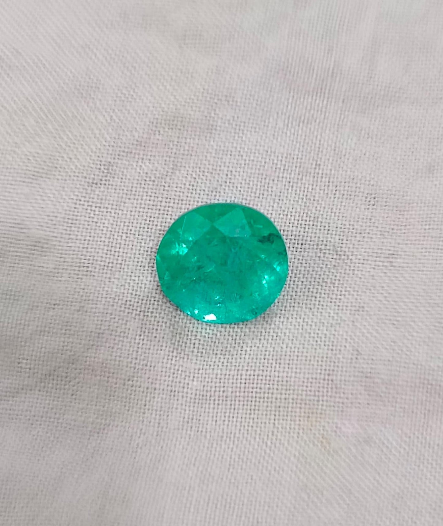 GSI Certified 2.37ct Colombiam Emerald, 100% Natural Gemstone