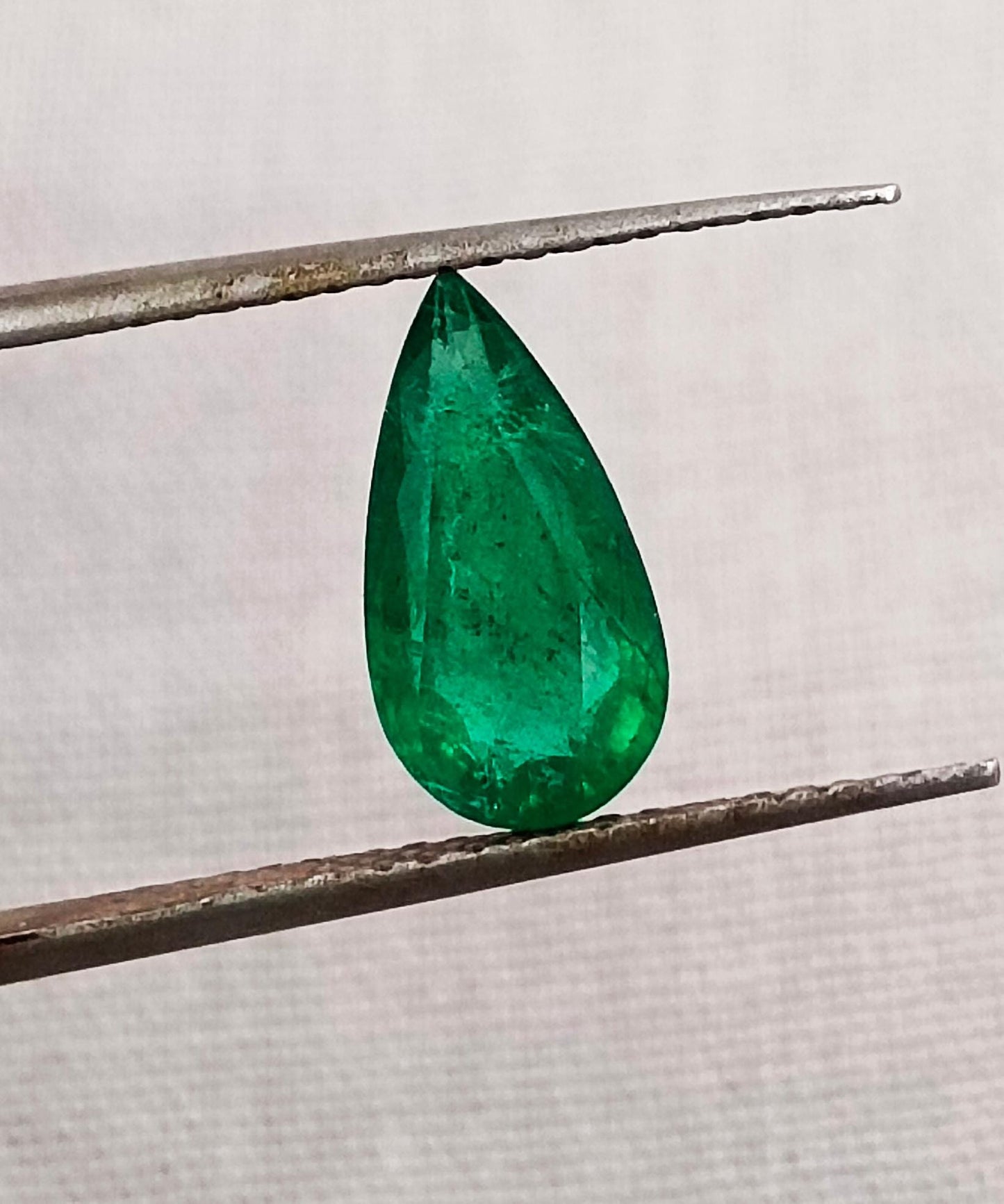 GSI Certified 1.23ct Vivid Deep Swat Emerald , 100% Natural Earth Mined Gemstone