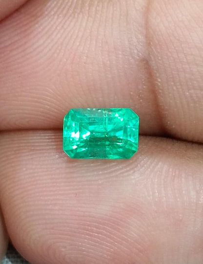 GSI Certified 1.32ct Vivid Green Colombian Emerald , 100% Natural Earth Mined Gemstone