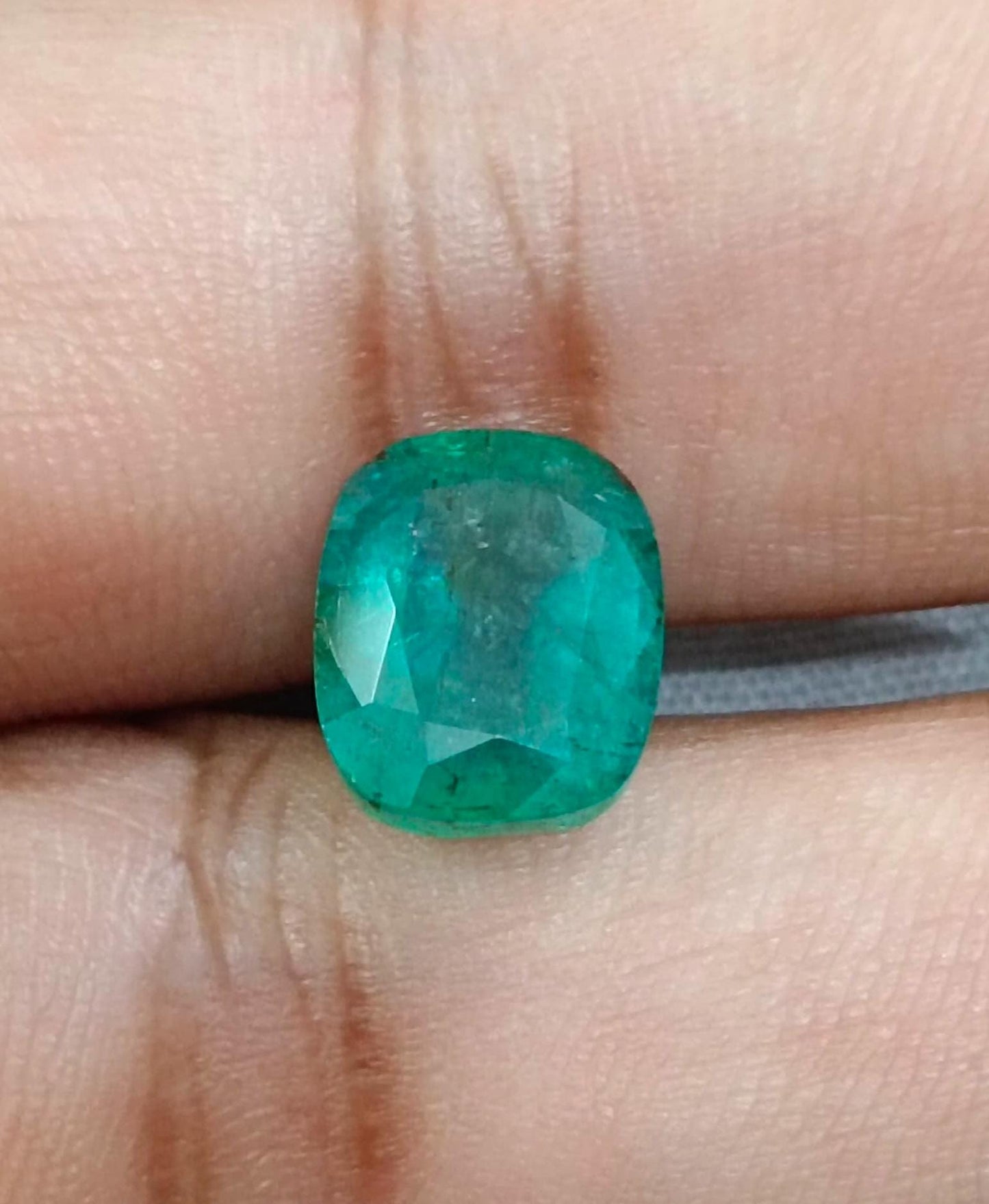 GSI Certified 4.74ct Zambian Emerald , 100% Natural Earth Mined Gemstone