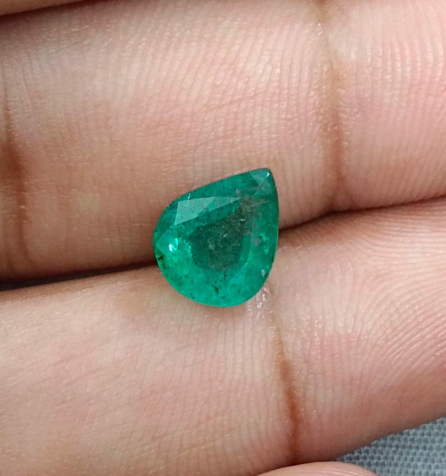 GSI Certified 2.59ct Zambia Emerald , 100% Natural Earth Mined Gemstone