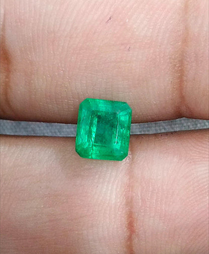 GSI Certified 1.68ct Velvet Green Swat Emerald , 100% Natural Earth Mined Gemstone