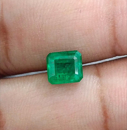 GSI Certified 1.68ct Velvet Green Swat Emerald , 100% Natural Earth Mined Gemstone