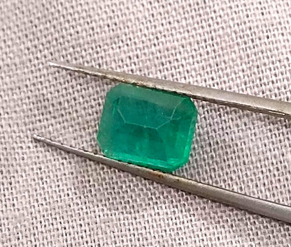 1.57ct Zambian Emerald , 100% Natural Earth Mined Gemstone