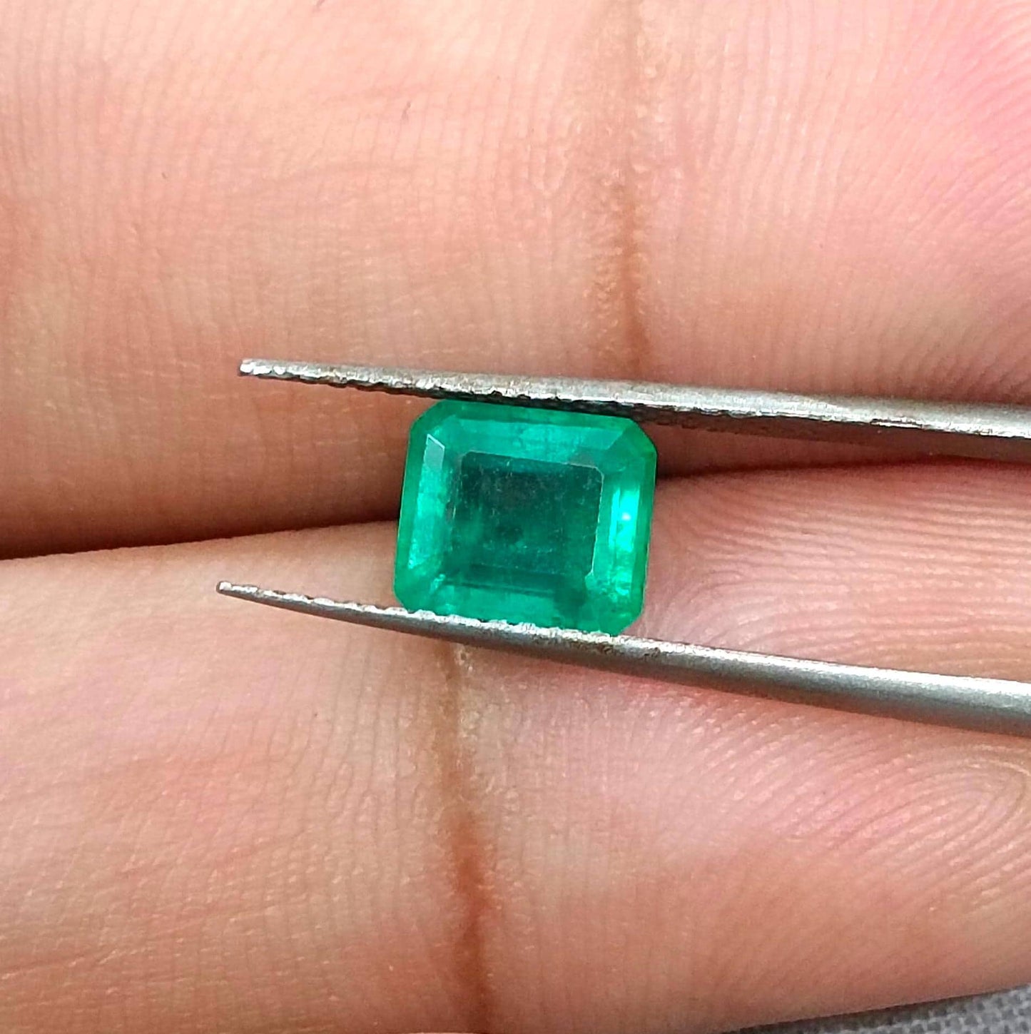 1.45ct Velvet Green Swat Emerald , 100% Natural Earth Mined Gemstone