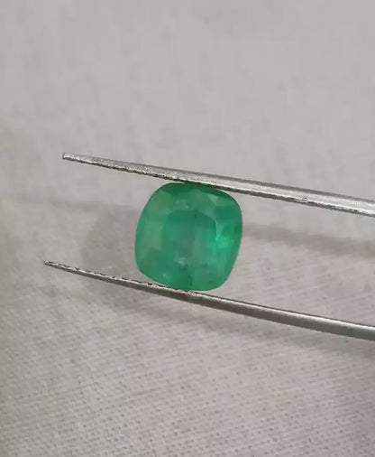 2.73ct Zambian Emerald , 100% Natural Earth Mined Gemstone.