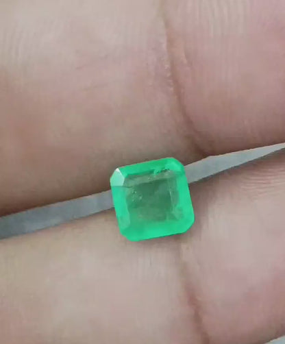 1.51ct Colombian Emerald, 100% Natural Earth Mined Gemstone.