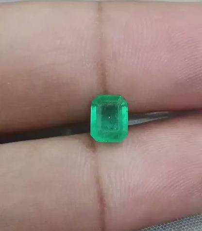 1.39ct Velvet Green Emerald , 100% Natural Earth mined Gemstone