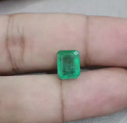 3,74 ct mittelgrüner sambischer Smaragd, 100 % aus der Erde gewonnene Edelsteine