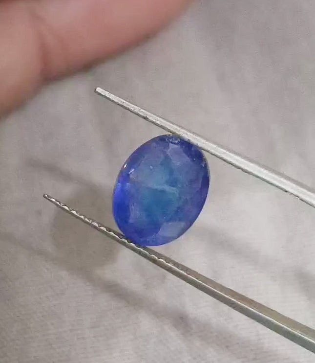 4.15ct Certified Natural Blue Sapphire.