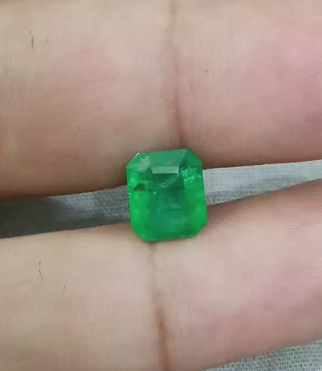 2.58ct Vivid Green Swat Emerald
