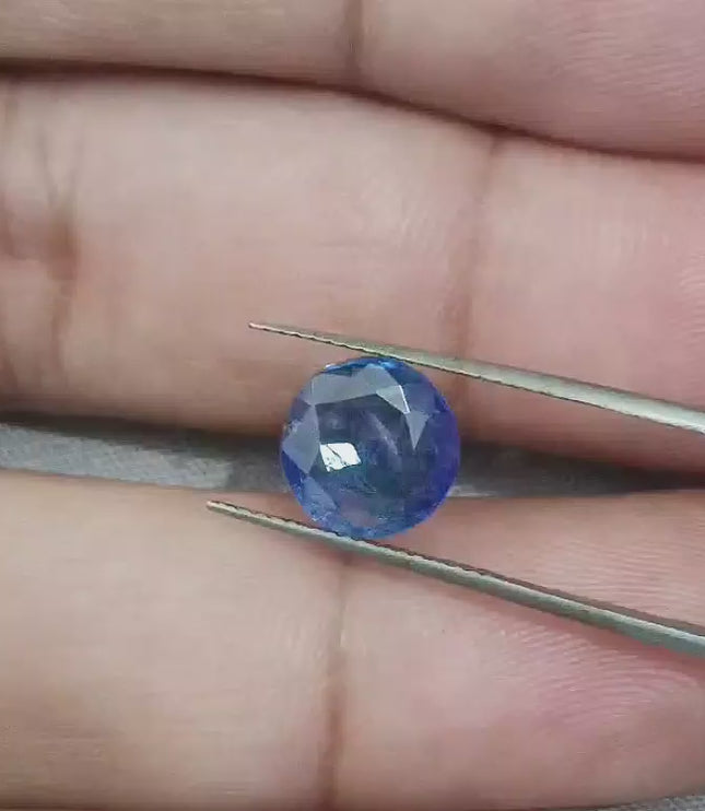 Certified 2.51ct Royal Blue Natural Sapphire.