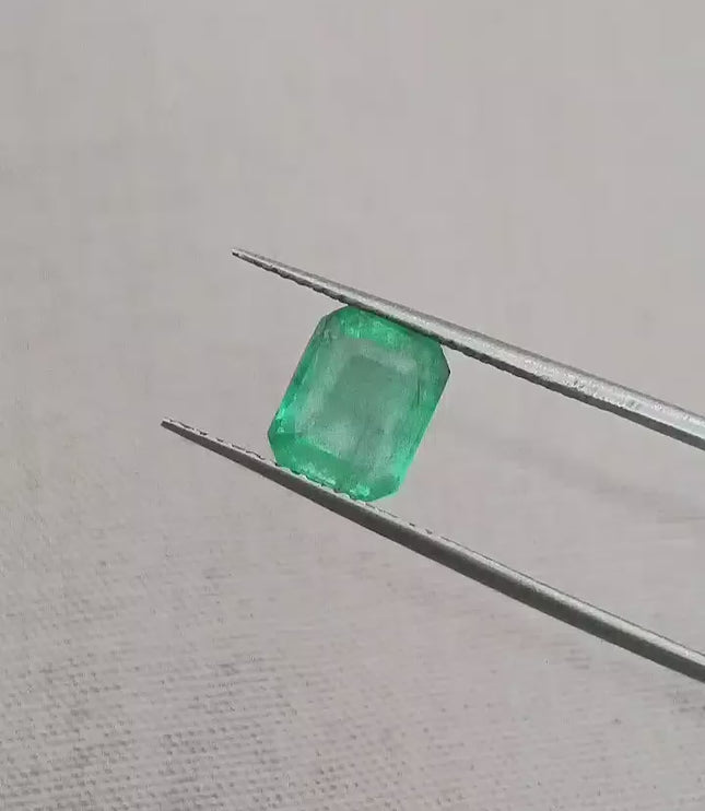 1.95ct Zambian Emerald, 100% Natural Earth Mined Gemstone.