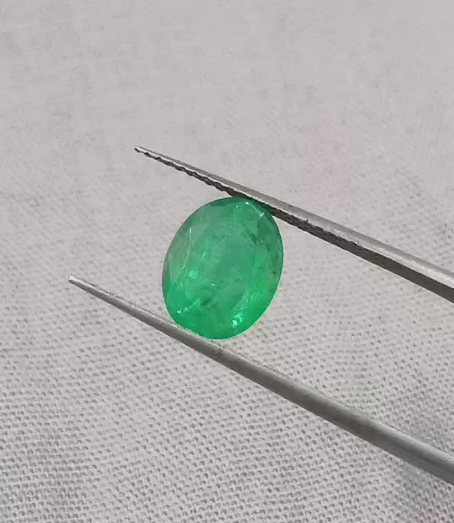 Certified 1.83ct Natural Vivid Green Swat Emerald.