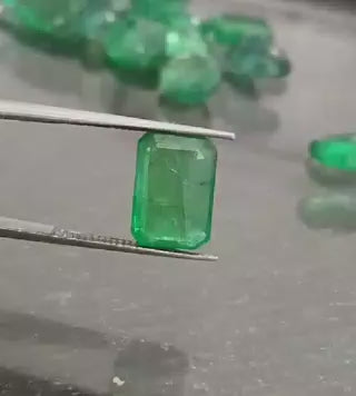 GSI Certified 3.10ct Velvet Green Emerald, 100% Natural Gemstone