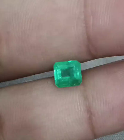 GSI Certified 1.47ct Medium Deep Green Emerald , 100% Natural Earth Mined Gemstone