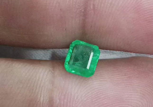 1.39ct Vivid Green Emerald certified by GSI