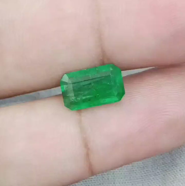 3.55ct Deep Vivid Swat Emerald, 100% Natural Earth Mined Gemstone