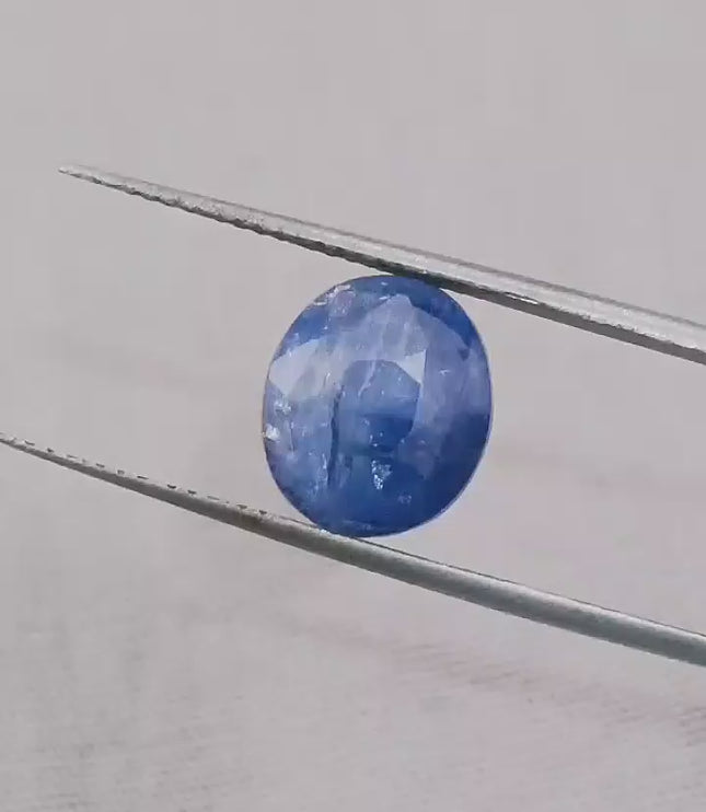 Big Certified 5.69ct Natural Blue Sapphire.