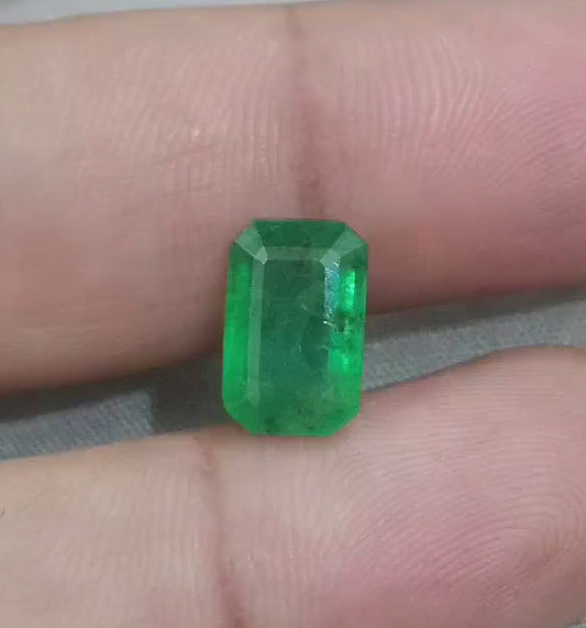 GSI Certified 3.38ct Velvet Green Emerald, 100% Natural Gemstone