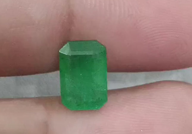 GSI Certified 2.96ct Deep Leaf Green Emerald, 100% Natural Gemstones
