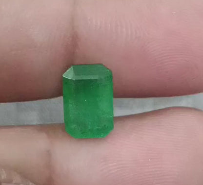 GSI Certified 2.96ct Deep Leaf Green Emerald, 100% Natural Gemstones