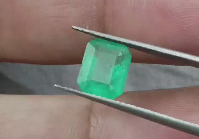 2.30ct Swat Emerald, Natural Earth Mined Gemstone.