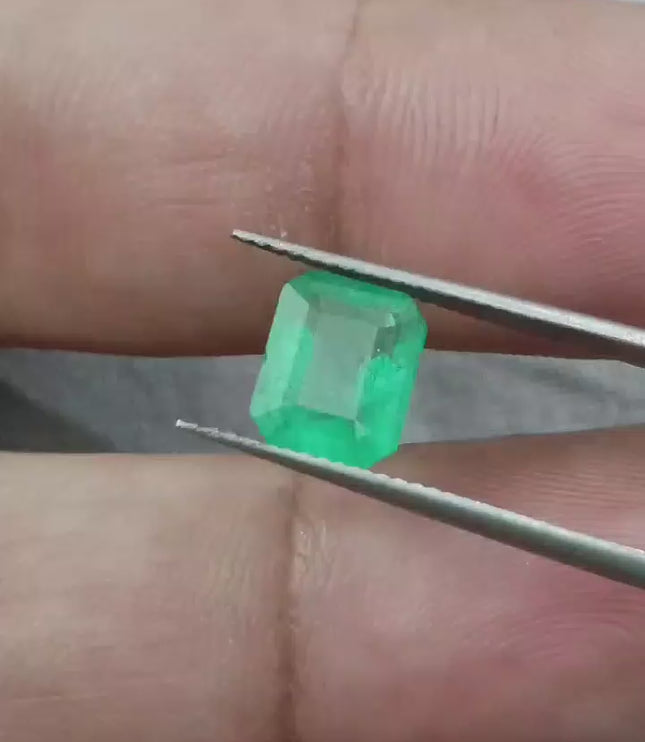 2.30ct Swat Emerald, Natural Earth Mined Gemstone.